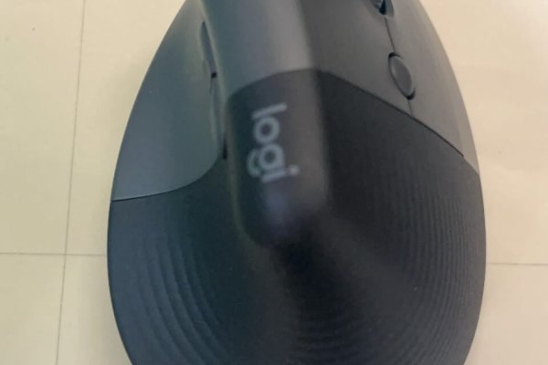 终于入了垂直鼠标：罗技 Lift