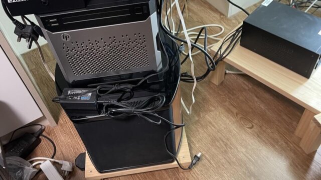 忘了个重要部件：UPS 负荷不起新台机，还要继续花 ￥